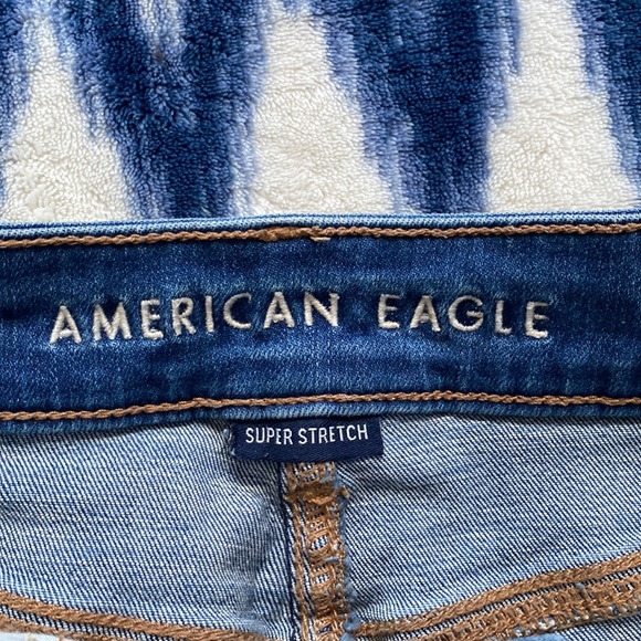 American Eagle Hi-Rise Shortie Distressed Demin Cut-offs - Picture 3 of 6